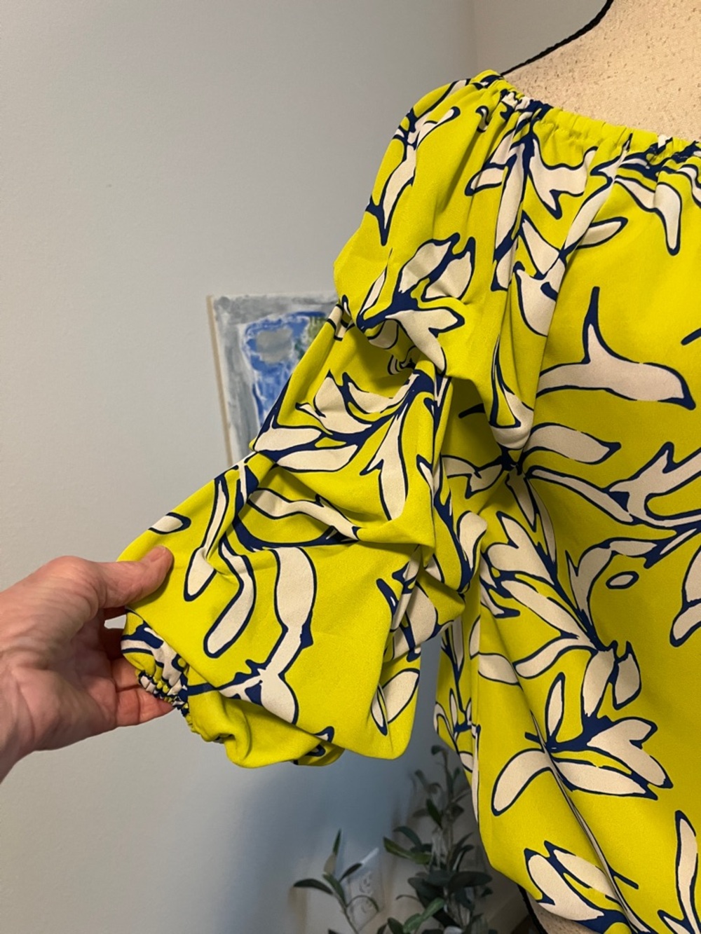 CeCe Floral Blouse. - Picture 5 of 12
